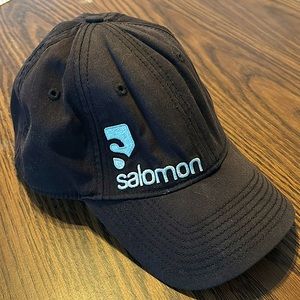 Salomon hat. Black.